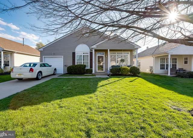 Property at 4 Montclair Ave, Berlin, NJ 08009, 2 beds, 2 baths