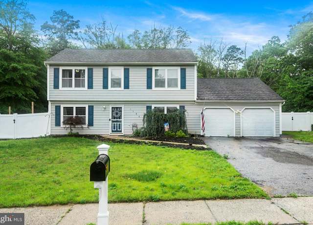 Property at 1150 Cherokee Ct, Toms River, NJ 08753, 4 beds, 2.5 baths