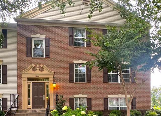 Property at 12100 Greenway Ct #301, Fairfax, VA 22033, 3 beds, 2 baths