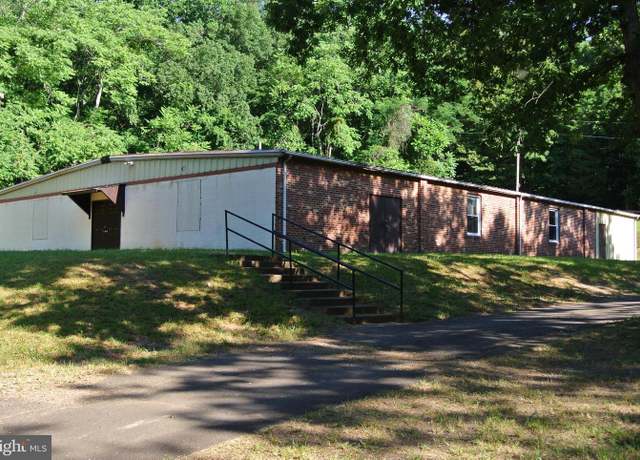 Property at 514 Aaron Mountain Rd, Castleton, VA 22716, 2 baths