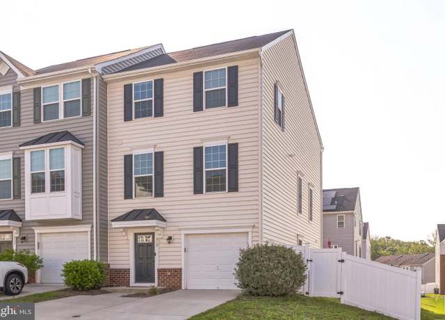 Property at 519 Streamview Dr, Fredericksburg, VA 22405, 4 beds, 3.5 baths