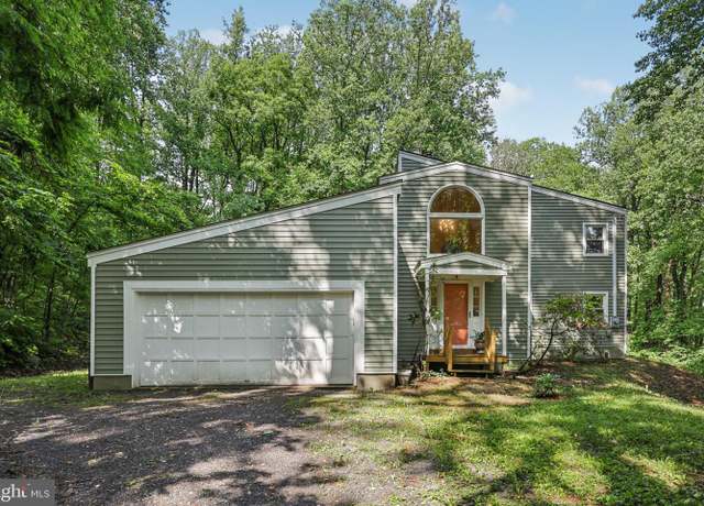 Property at 28 Cliff Rd, Front Royal, VA 22630, 3 beds, 3.5 baths