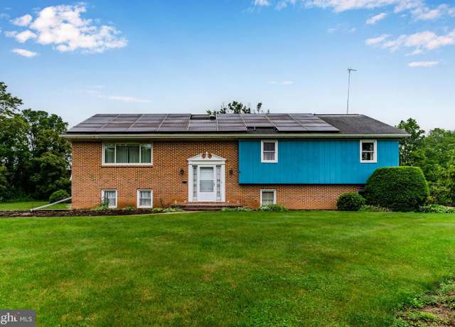 Property at 855 Alexander Spring Rd, Carlisle, PA 17015, 4 beds, 3 baths