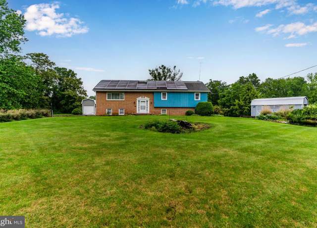 Property at 855 Alexander Spring Rd, Carlisle, PA 17015, 4 beds, 3 baths