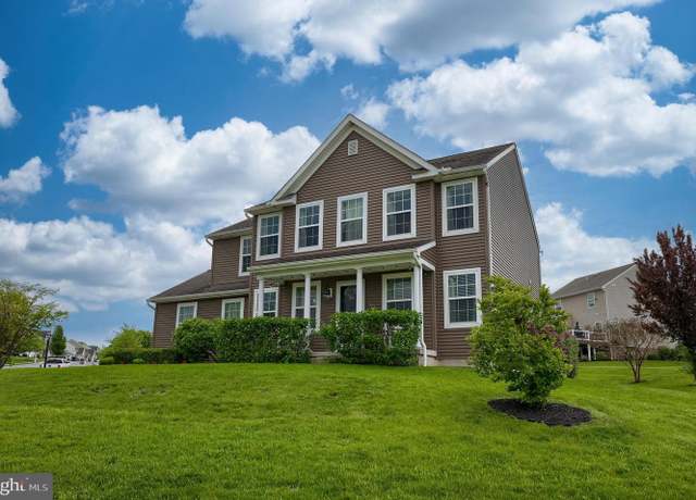 Property at 124 Greenfield Dr, Leola, PA 17540, 3 beds, 2.5 baths