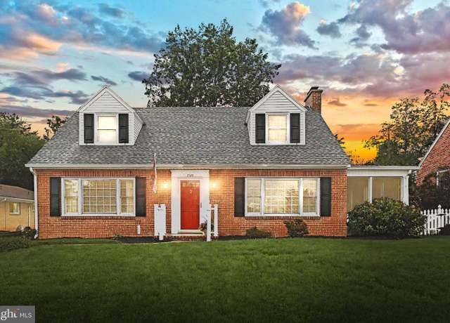 Property at 1522 Hollywood Pkwy, York, PA 17403, 4 beds, 2 baths