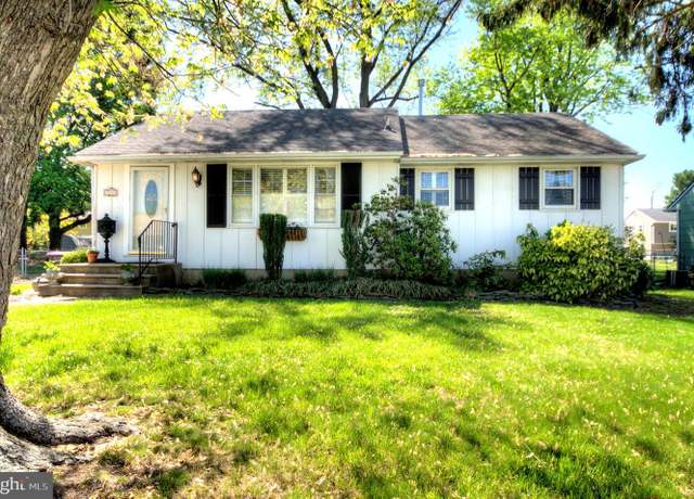 Property at 330 Dearborne Ave, Blackwood, NJ 08012, 3 beds, 1.5 baths