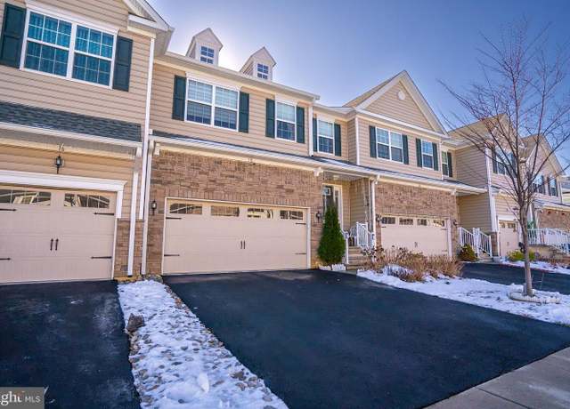 Property at 18 Larkspur Ln, Monroe Township, NJ 08831, 3 beds, 2.5 baths