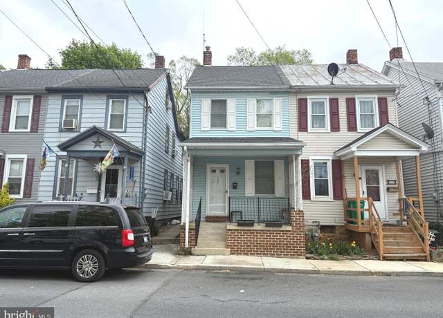 Property at 813 Factory St, Carlisle, PA 17013, 3 beds, 1 bath