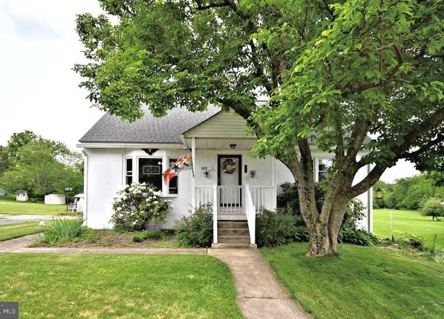 Property at 1024 Grosstown Rd, Pottstown, PA 19464, 4 beds, 2 baths