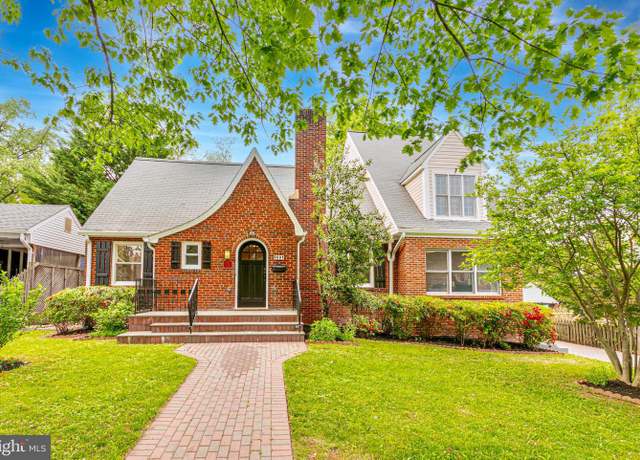 Property at 5001 14th St N, Arlington, VA 22205, 5 beds, 4 baths