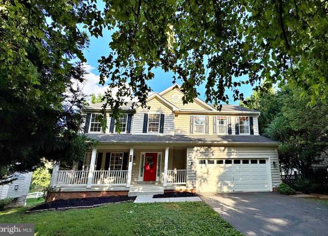 Property at 830 Sawgrass Dr, Charles Town, WV 25414, 5 beds, 3 baths