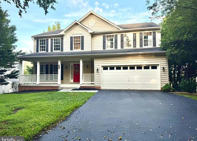 Property at 830 Sawgrass Dr, Charles Town, WV 25414, 5 beds, 3 baths