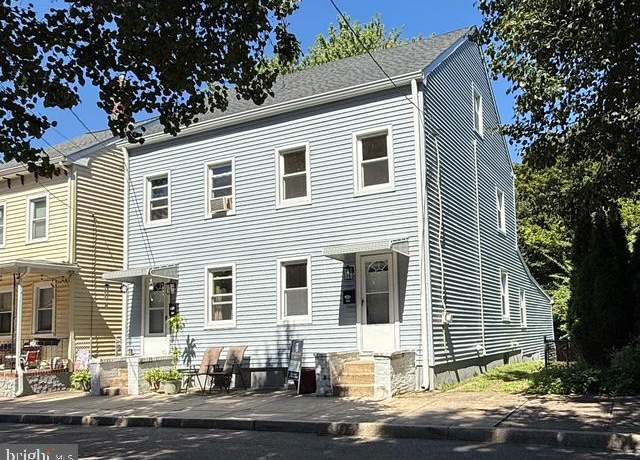 Property at 113 Mary St, Bordentown, NJ 08505, 2 beds, 1 bath