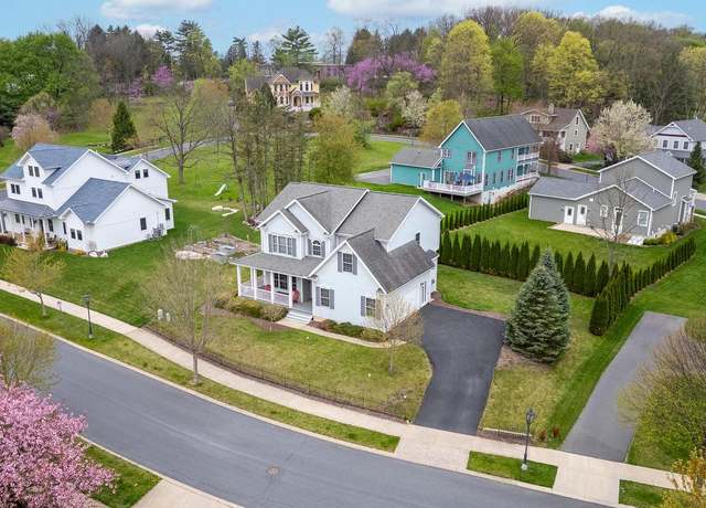 Property at 125 Gaslight Cir, State College, PA 16801, 4 beds, 2.5 baths