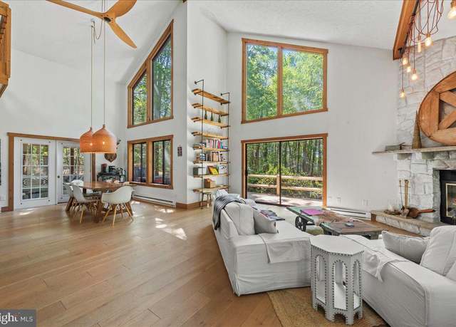 Property at 268 Conestoga Trl, Pocono Pines, PA 18350, 3 beds, 2 baths