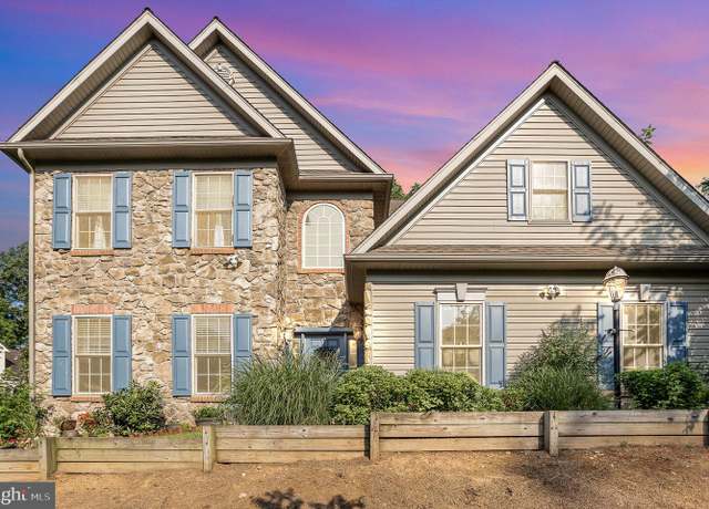 Property at 2991 Legacy Ln, York, PA 17402, 5 beds, 2.5 baths