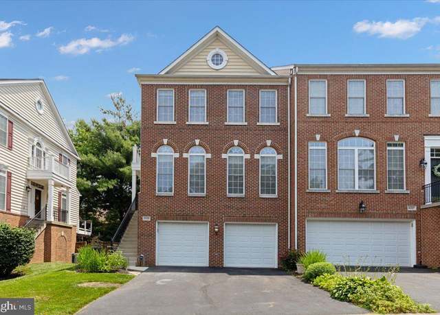 Property at 4025 Quiet Creek Dr, Fairfax, VA 22033, 4 beds, 3.5 baths