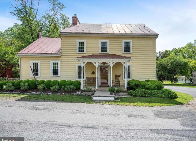 Property at 112 King St, Kearneysville, WV 25430, 3 beds, 1.5 baths