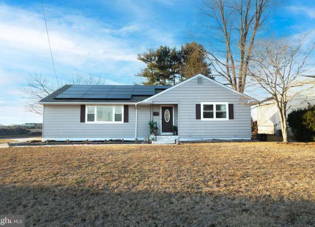 Property at 623 11th St, Hammonton, NJ 08037, 3 beds, 1.5 baths