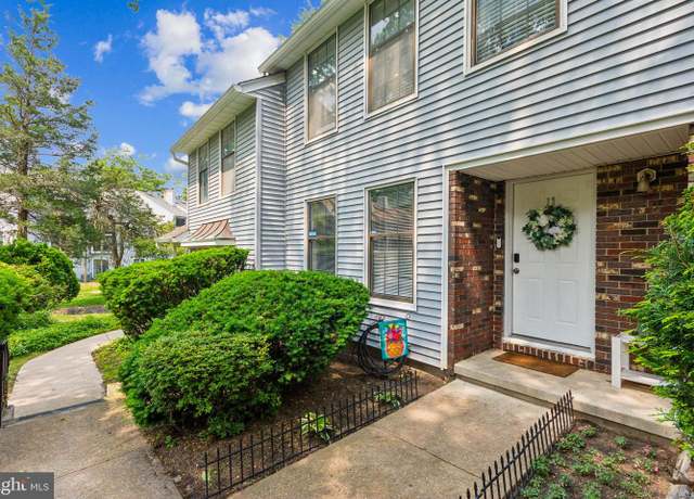 Property at 12 Barnes Ln, Toms River, NJ 08753, 2 beds, 1.5 baths