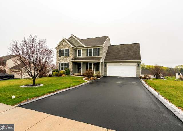 Property at 2091 Mallard Ln, Lebanon, PA 17046, 4 beds, 2.5 baths
