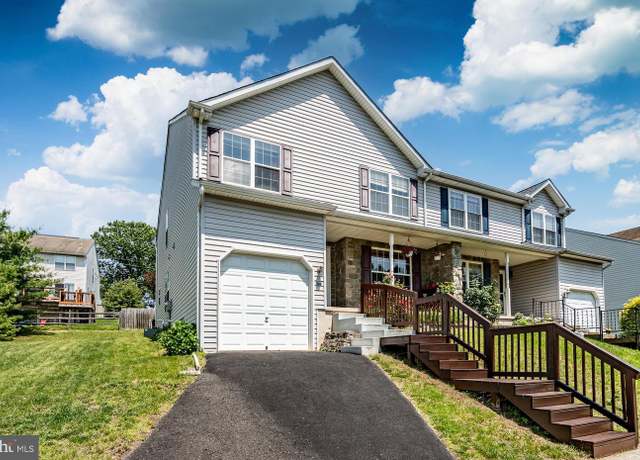 Property at 260 Shirley Ln, Pennsburg, PA 18073, 5 beds, 2.5 baths