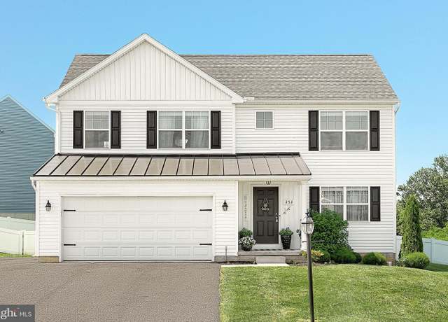 Property at 252 Valley View Cir, York, PA 17408, 5 beds, 3.5 baths
