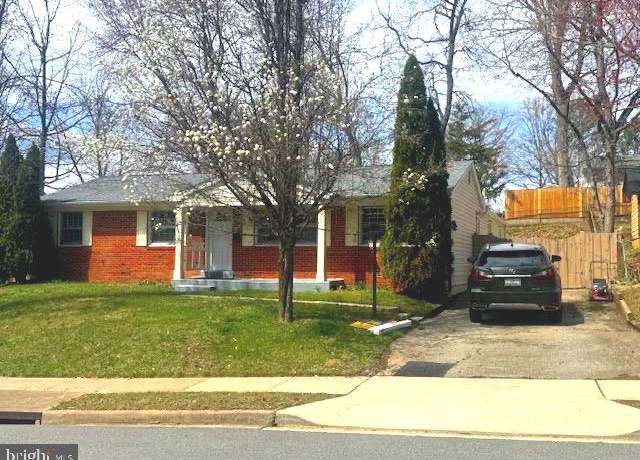 Property at 4606 Hamilton Dr, Woodbridge, VA 22193, 5 beds, 2.5 baths