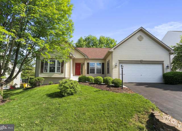 Property at 86 Lacosta Blvd, Martinsburg, WV 25405, 3 beds, 2 baths