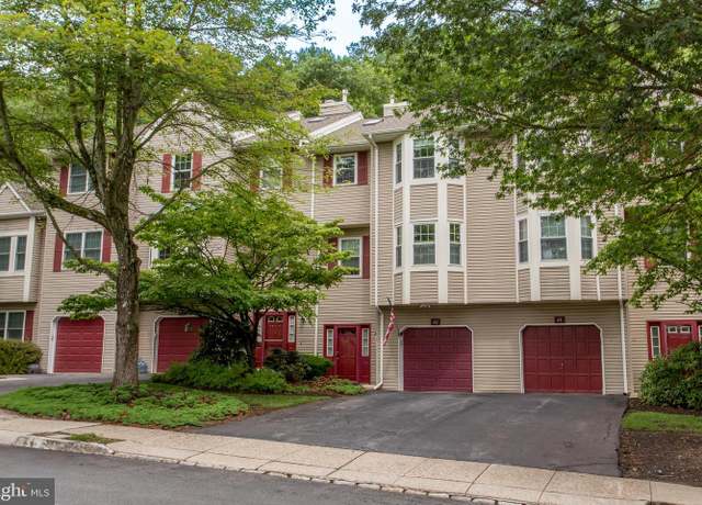 Property at 42 Winged Foot Ln, Washington, NJ 07882, 3 beds, 2.5 baths