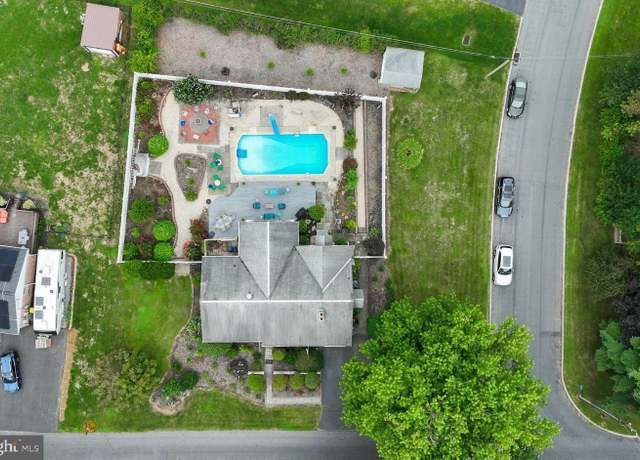 Property at 24 Pfautz Ave, Lititz, PA 17543, 3 beds, 2 baths