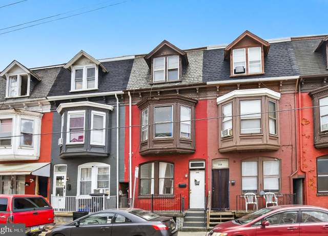 Property at 240 E Poplar St, York, PA 17403, 4 beds, 1.5 baths