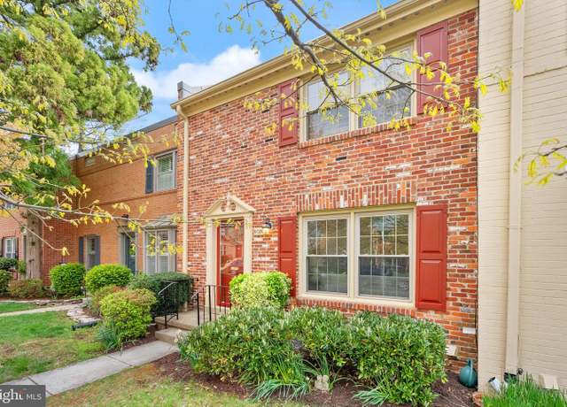 Property at 6026 Queenston St, Springfield, VA 22152, 3 beds, 3 baths