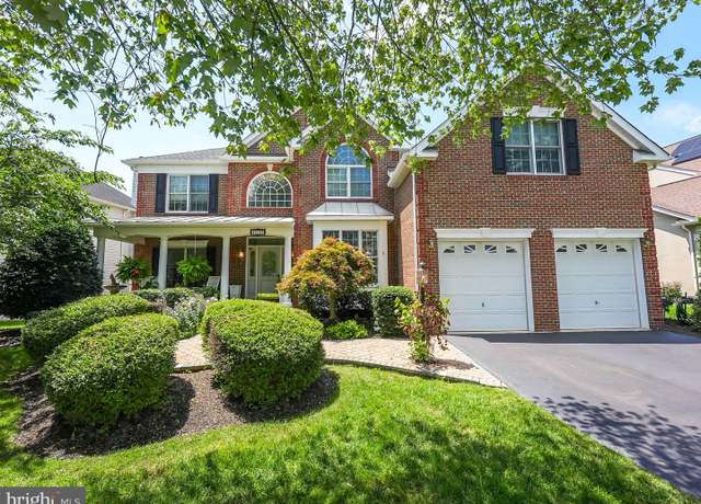 Property at 43152 Valiant Dr, Chantilly, VA 20152, 5 beds, 4.5 baths