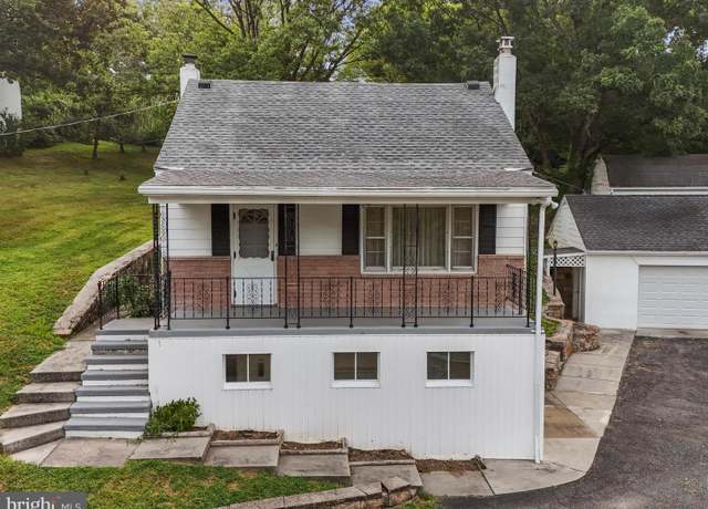 Property at 41 Franklin St, Berkeley Springs, WV 25411, 3 beds, 2 baths