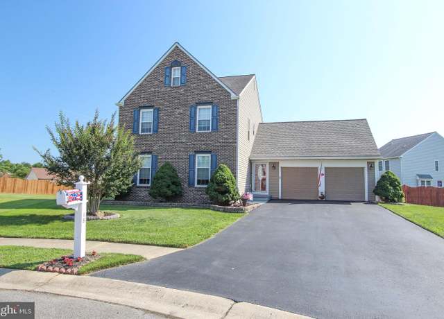 Property at 18 Regal Ct, Bear, DE 19701, 3 beds, 2.5 baths