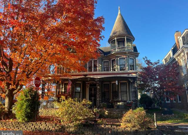 Property at 219 Front St, Boiling Springs, PA 17007, 6 beds, 5 baths