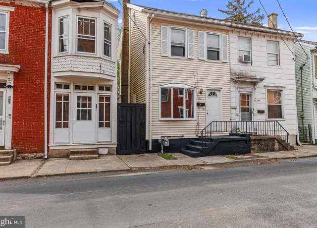 Property at 40 E Locust St, Mechanicsburg, PA 17055, 3 beds, 1.5 baths