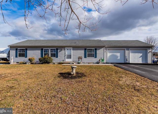 Property at 162 Camelot Dr, Chambersburg, PA 17202, 3 beds, 2 baths