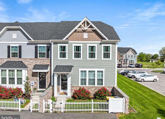 Property at 8 Ryan Ct, Gilbertsville, PA 19525, 3 beds, 2.5 baths