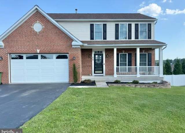 Property at 429 El Vista Dr, Hanover, PA 17331, 4 beds, 3.5 baths