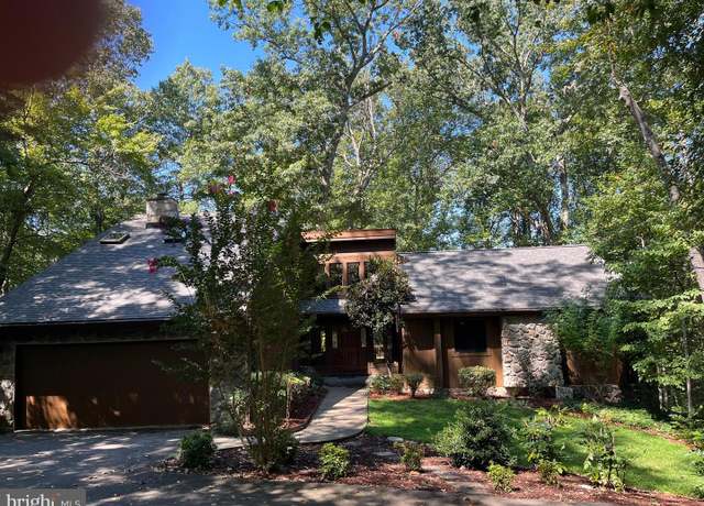 Property at 2507 Hollybrook Pl, Oakton, VA 22124, 4 beds, 4 baths