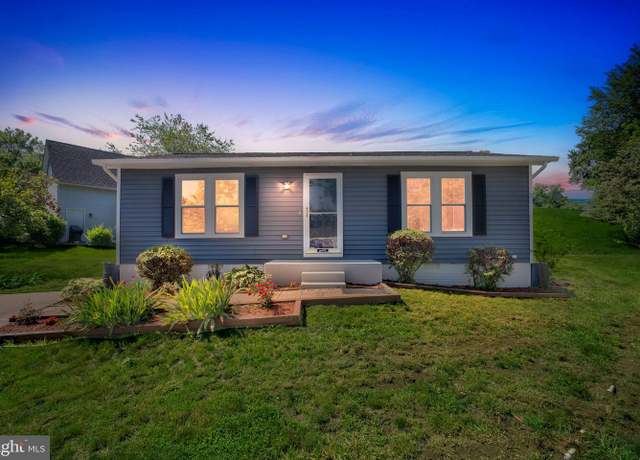 Property at 152 Oak View Dr SE, Leesburg, VA 20175, 4 beds, 3 baths