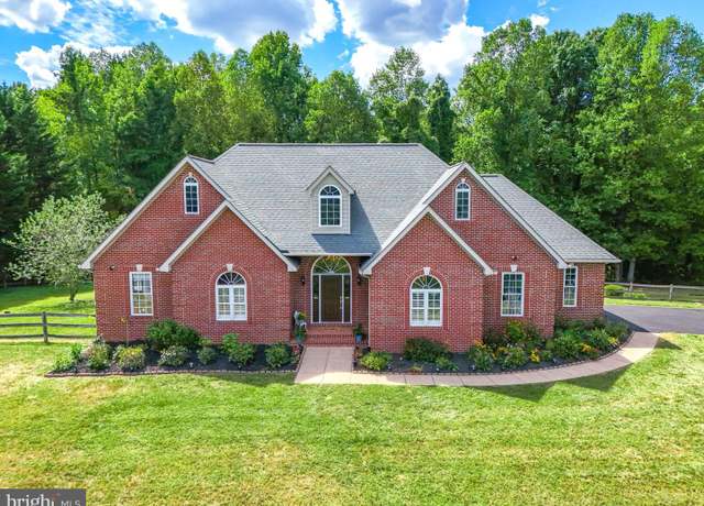 Property at 81 Peacock Station Dr, Fredericksburg, VA 22406, 4 beds, 2 baths