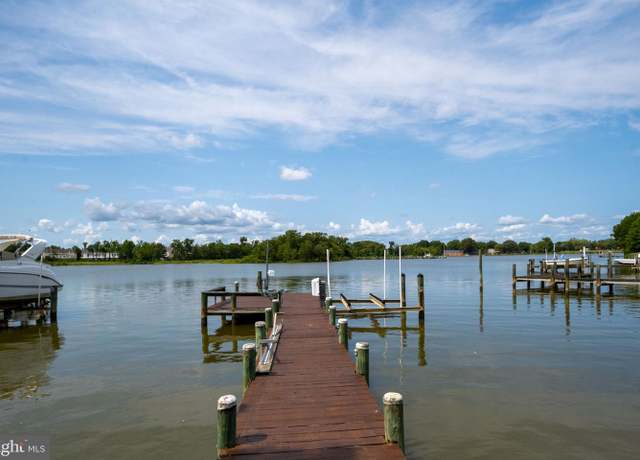 Property at 21 Waterview Pt, Colonial Beach, VA 22443, 5 beds, 3 baths