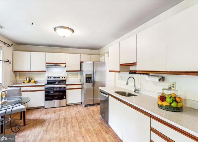 Property at 1528 Winterberry Dr, Arnold, MD 21012, 3 beds, 2.5 baths