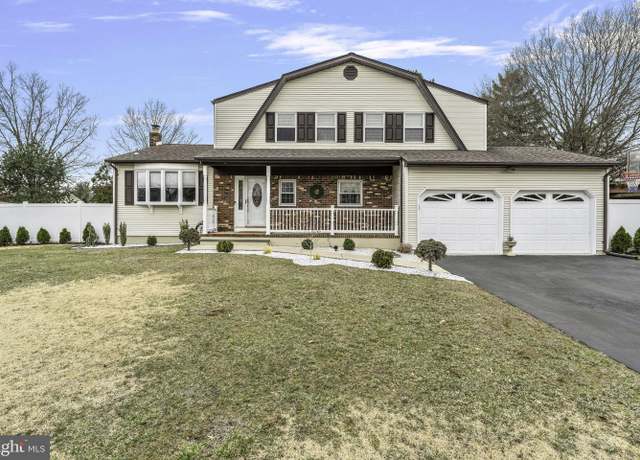Property at 31 Wolfpack Rd, Hamilton, NJ 08619, 4 beds, 3.5 baths