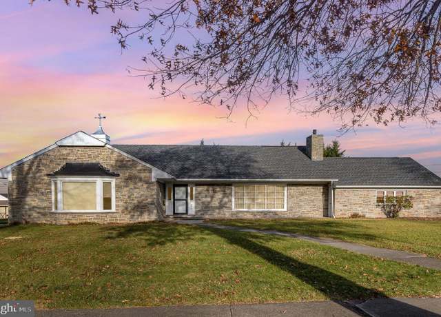 Property at 449 Glenwyn Dr, Littlestown, PA 17340, 3 beds, 4 baths
