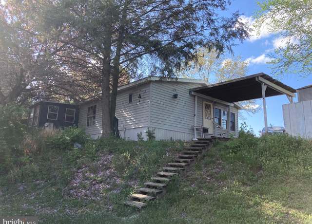 Property at 147 Tower Cir, Carlisle, PA 17013, 3 beds, 2 baths
